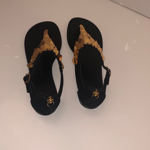 NWOT Giuseppe Zanotti Black Suede Flat Sandals - Picture 2 of 2